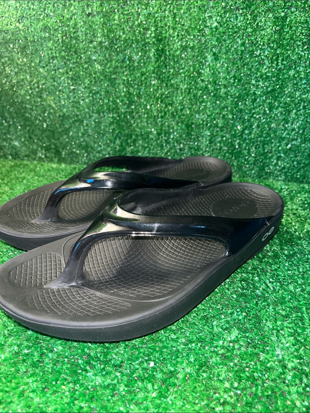 OOFOS OOlala Luxe Recovery Sandal Women Black shiny Flip Flop Thong